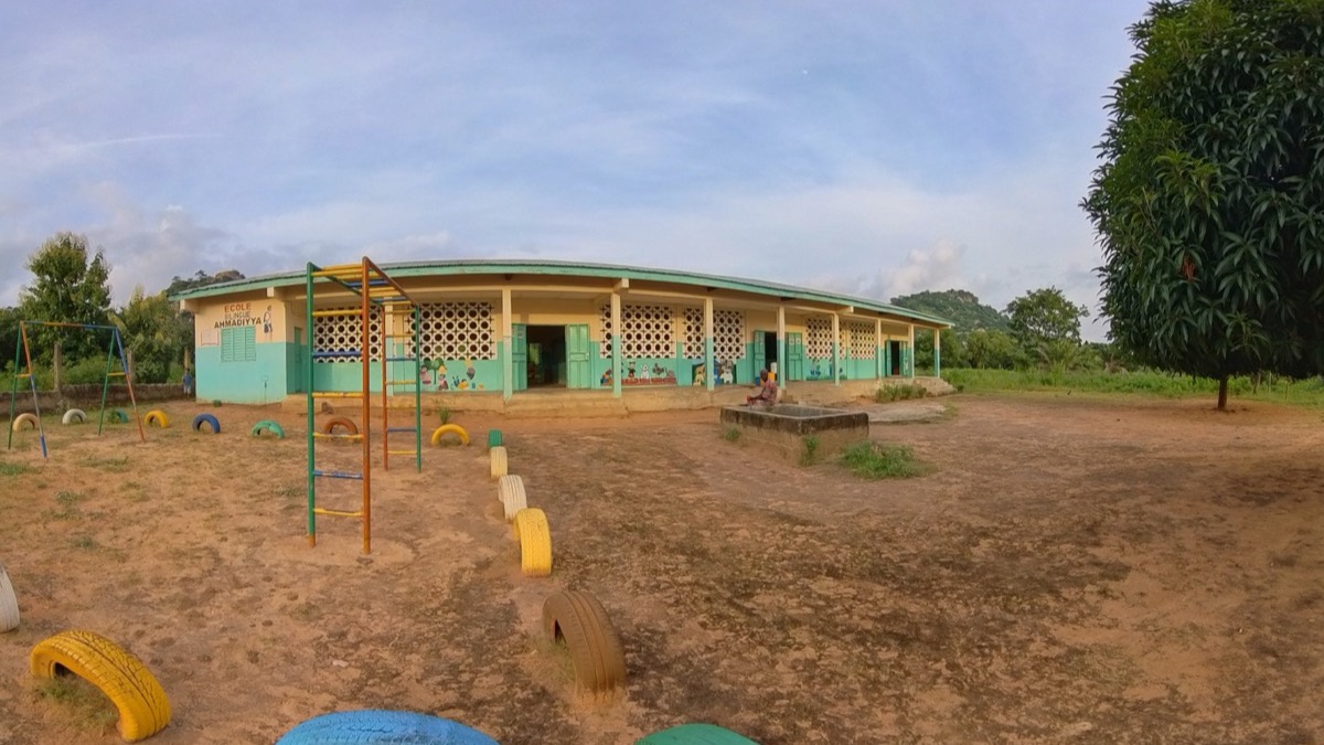Der Schulhof der Humanity-First-Schule in Dassa-Zoumè, Benin